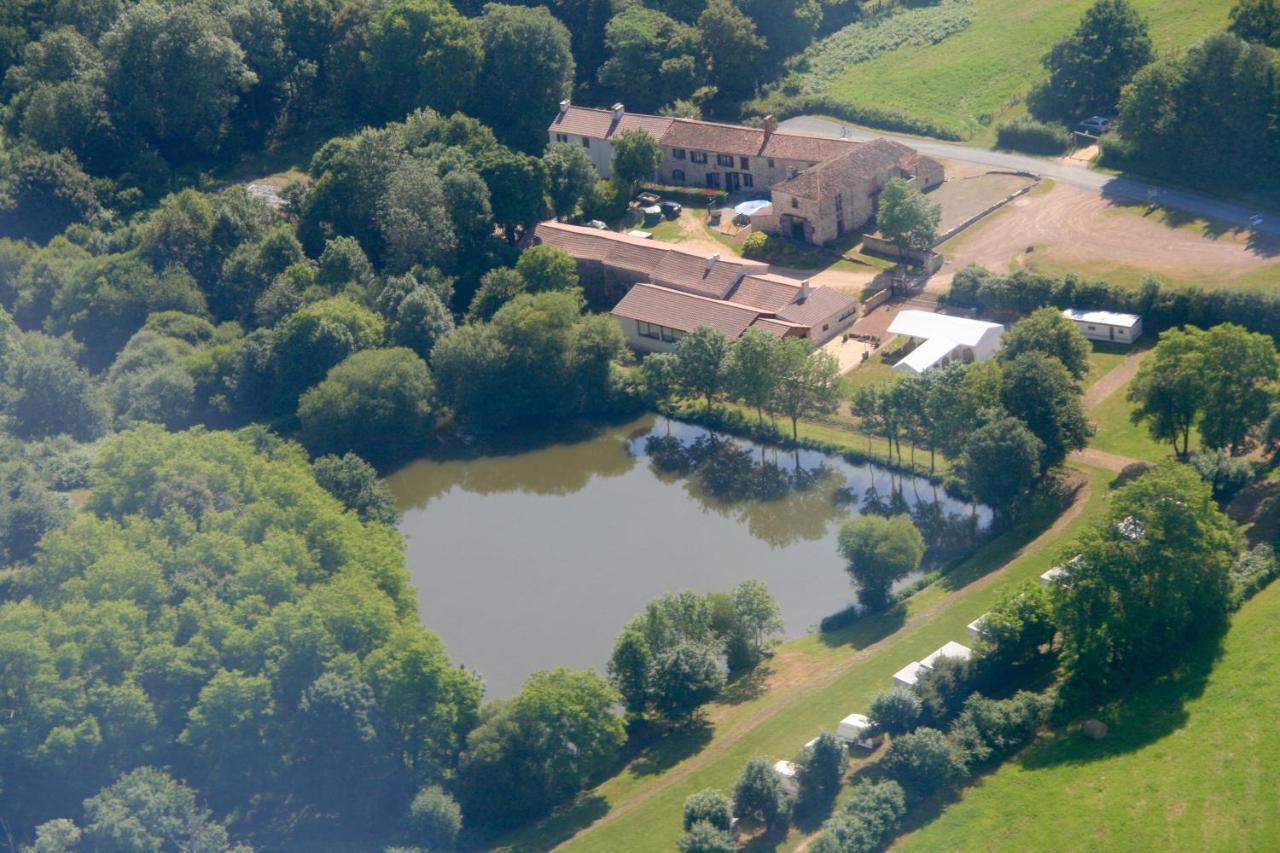 Hotel Logis De L'Aubonniere Chaille-sous-les-Ormeaux Exterior foto
